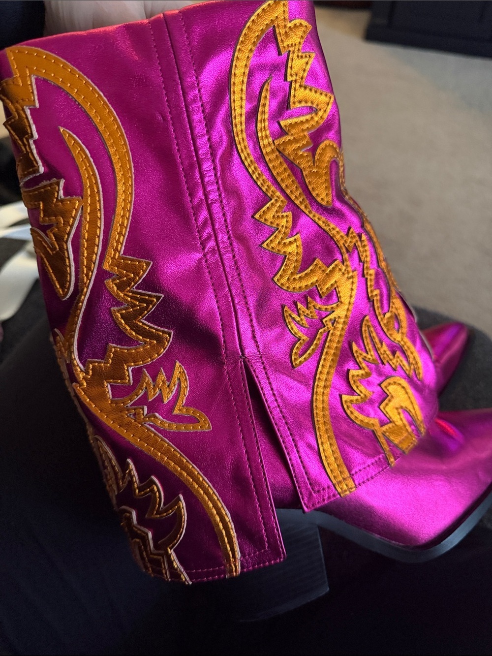 Azalea Wang Esperanza Western Style Bootie in Metallic Fuchsia. size 7 - Picture 3 of 9